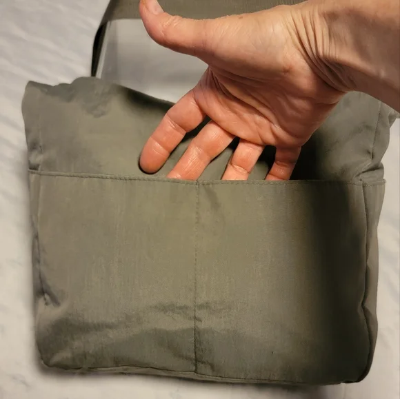 Baggallini Crossbody - Picture 4 of 12